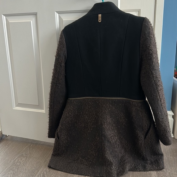 Mackage wool coat black and brown, cute zip off to crop jacket size small - Picture 5 of 7